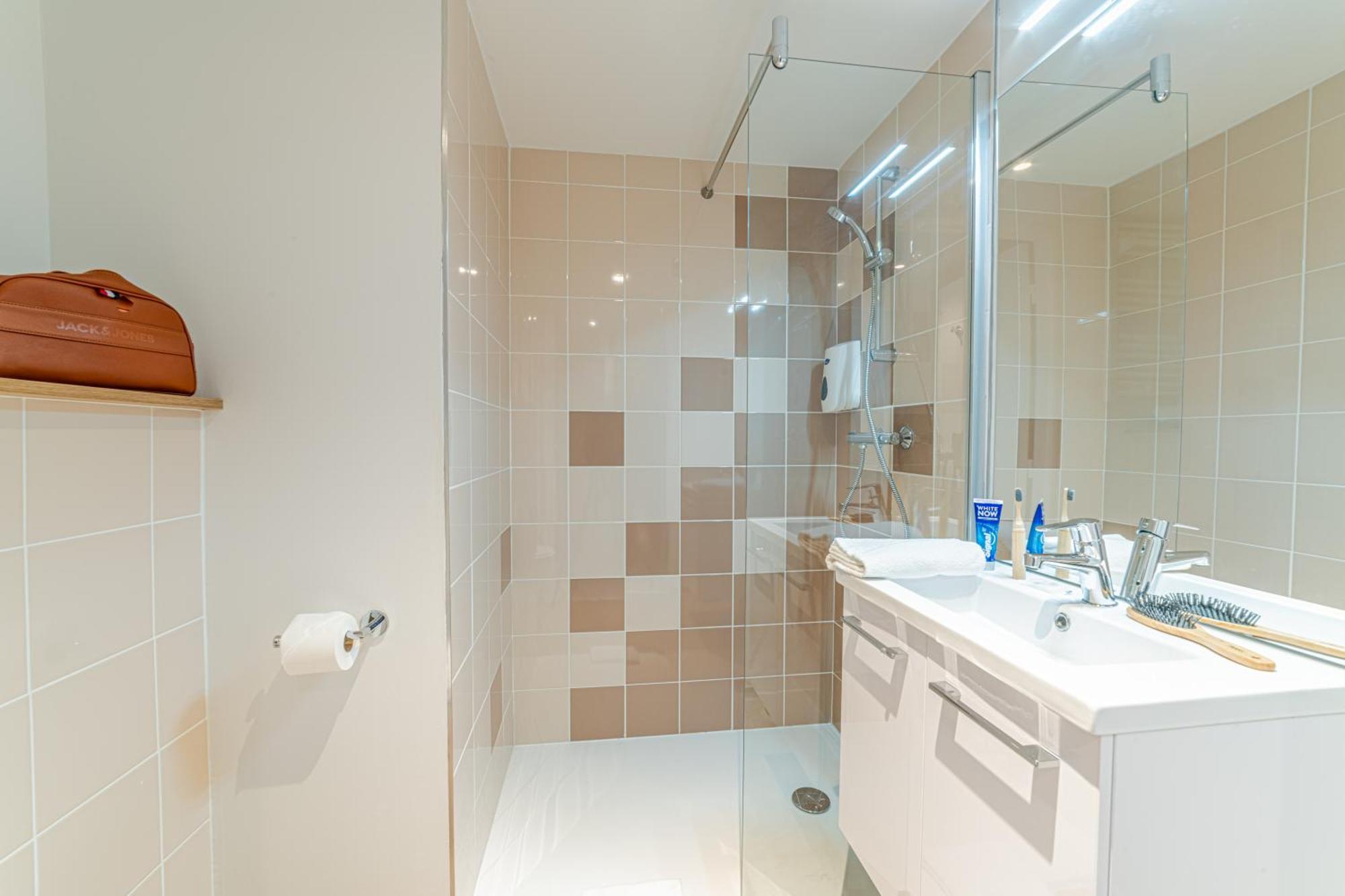Montempo Apparthotel Lyon Viviani Венисьё Экстерьер фото